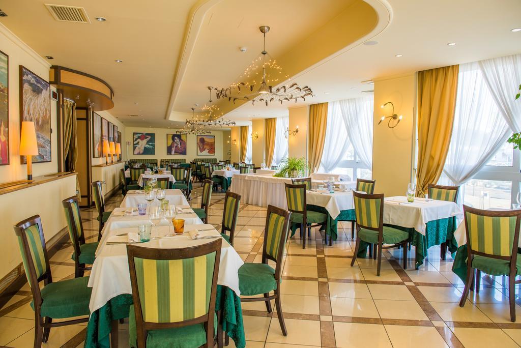 Hotel Ambasciatori Соттомарина Экстерьер фото